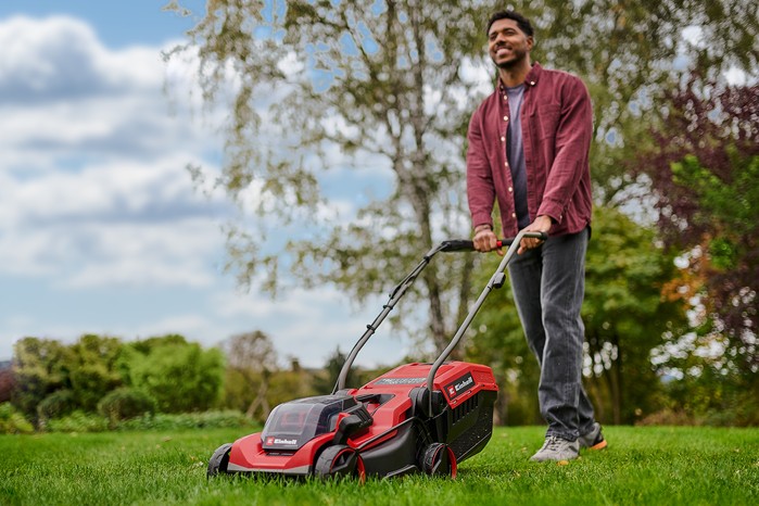Lawn care tips - mow your lawn. Einfell