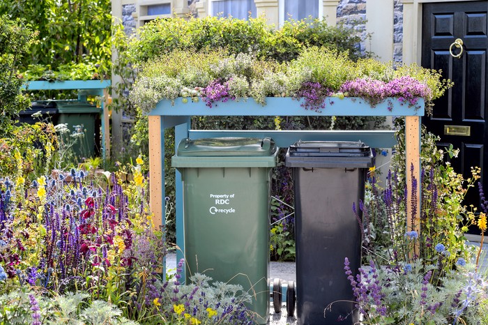 Green roof to enhance a bin store